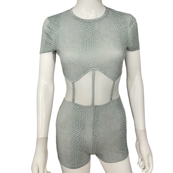 Women Romper Snake Print Mesh Shorts
New - Picture 4 of 8